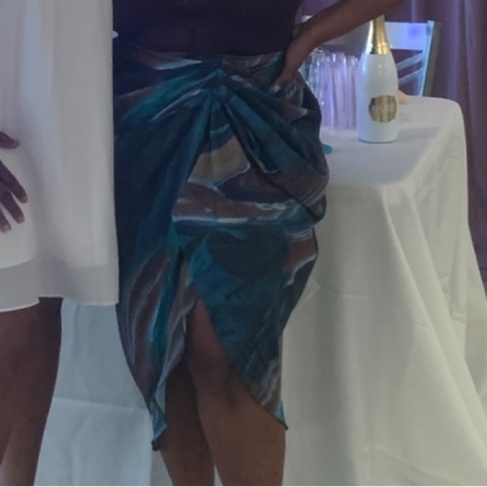 PrettyLittleThing Multicolor Abstract Skirt - Picture 2 of 3